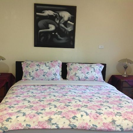 A Home Away From Home Canberra Bagian luar foto