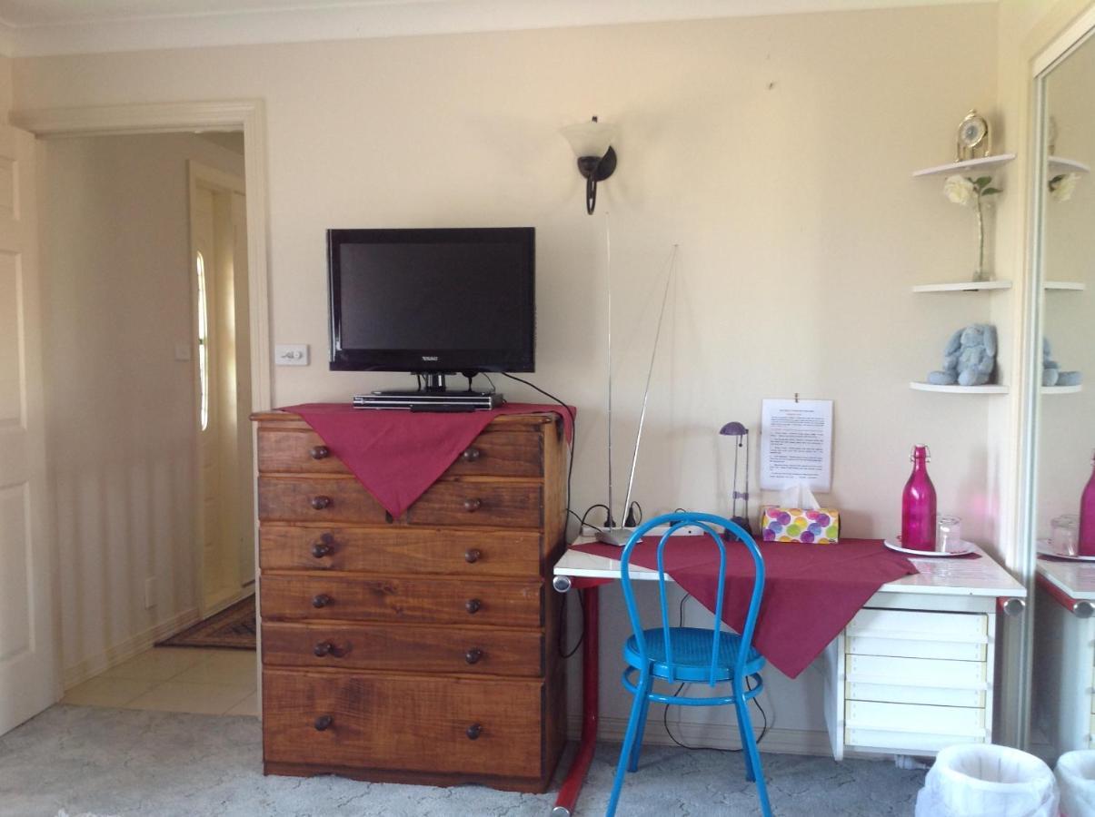 A Home Away From Home Canberra Bagian luar foto