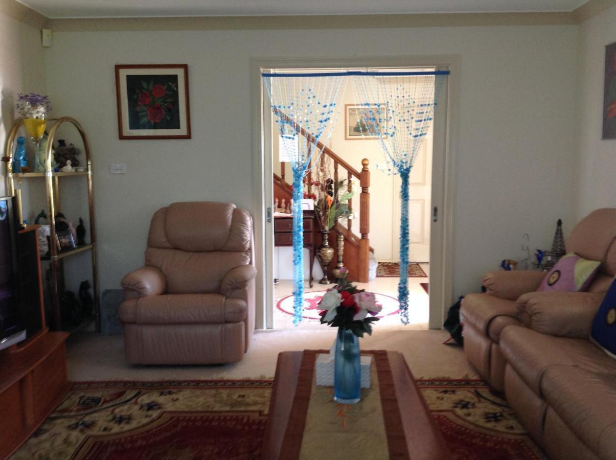 A Home Away From Home Canberra Bagian luar foto
