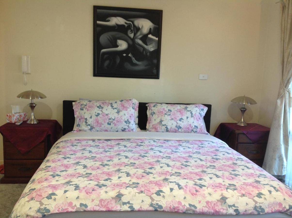 A Home Away From Home Canberra Bagian luar foto