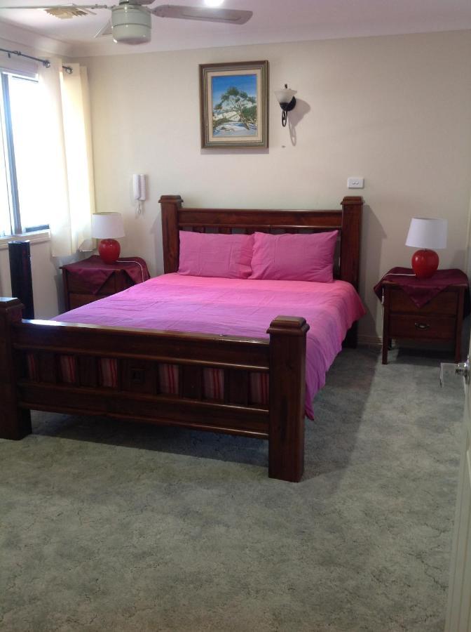 A Home Away From Home Canberra Bagian luar foto