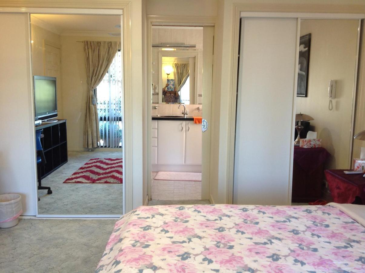 A Home Away From Home Canberra Bagian luar foto