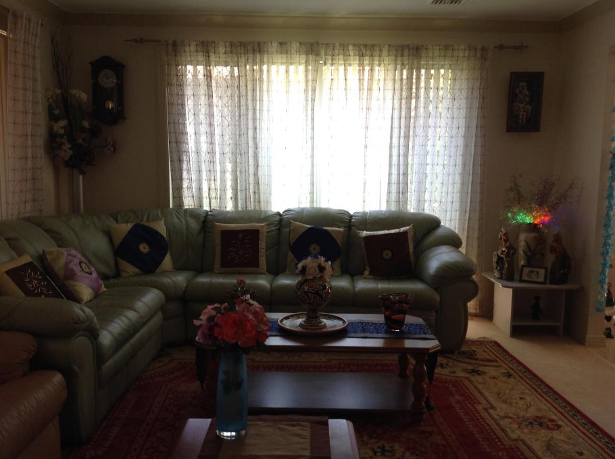 A Home Away From Home Canberra Bagian luar foto