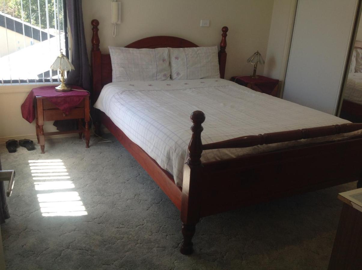 A Home Away From Home Canberra Bagian luar foto