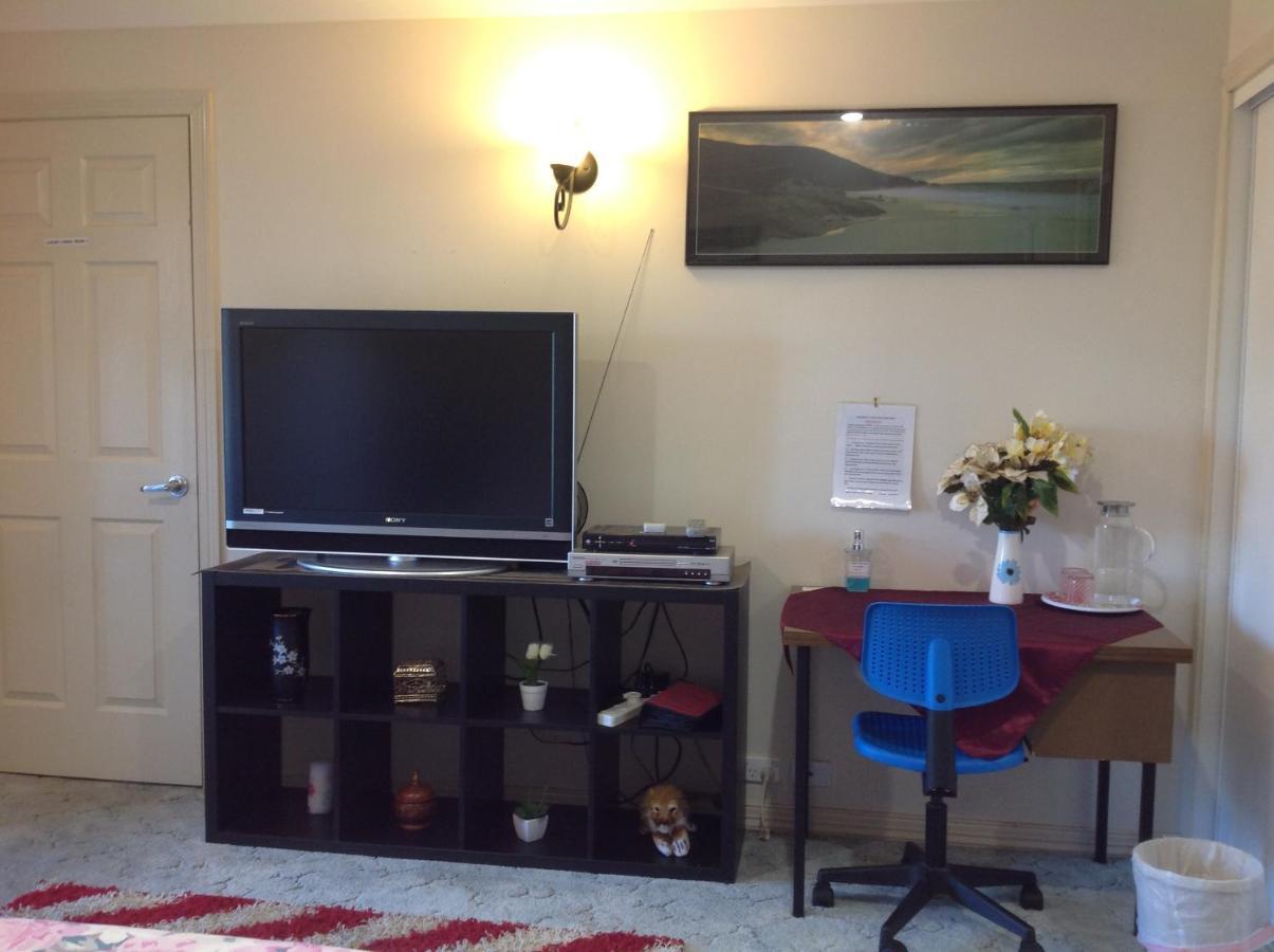 A Home Away From Home Canberra Bagian luar foto
