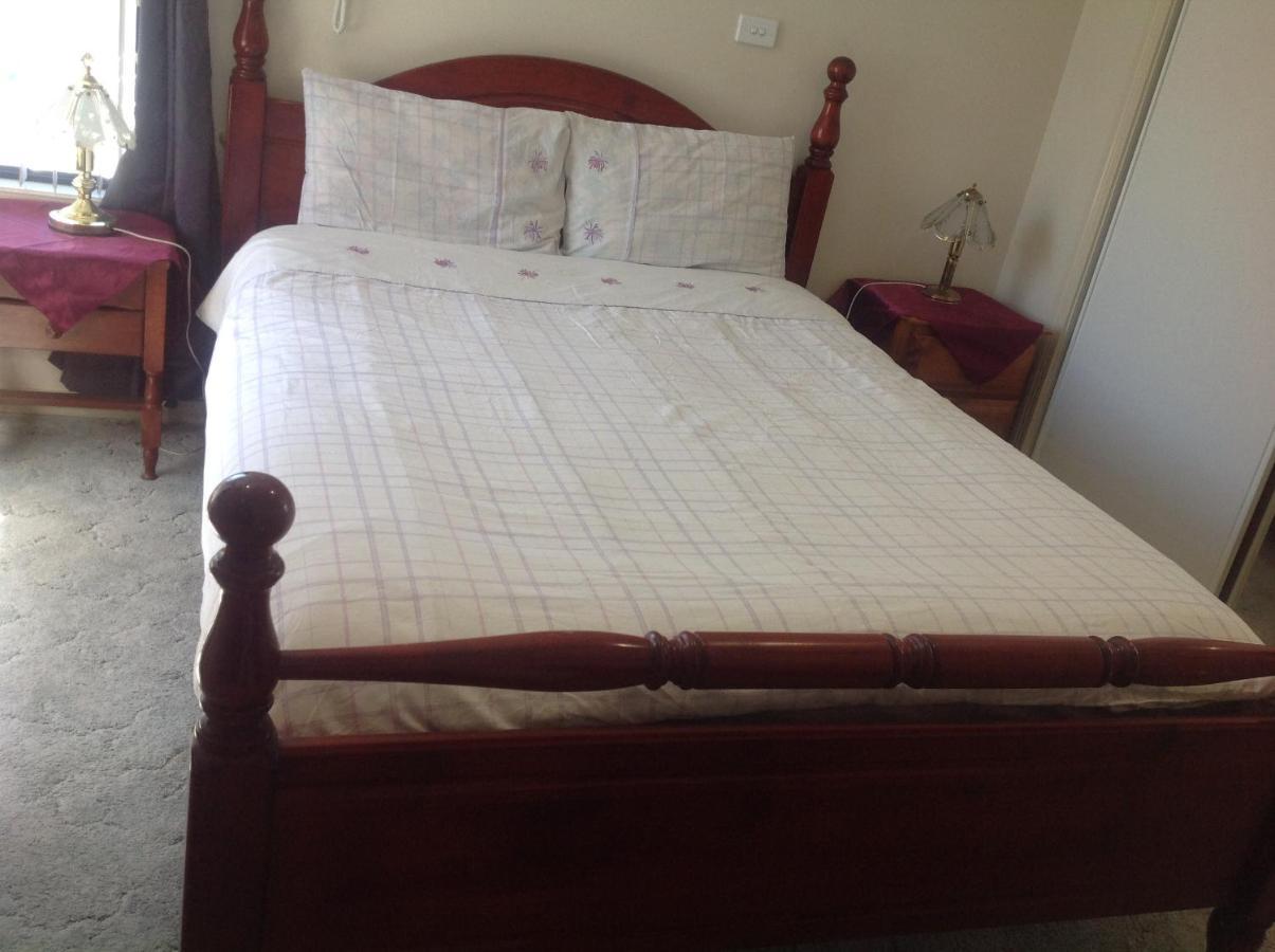 A Home Away From Home Canberra Bagian luar foto