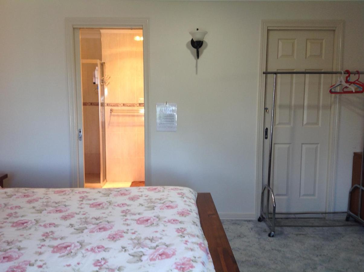 A Home Away From Home Canberra Bagian luar foto