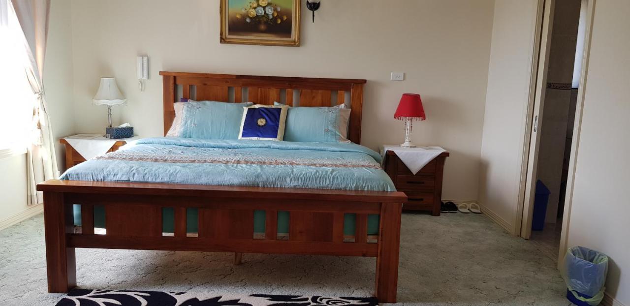 A Home Away From Home Canberra Bagian luar foto