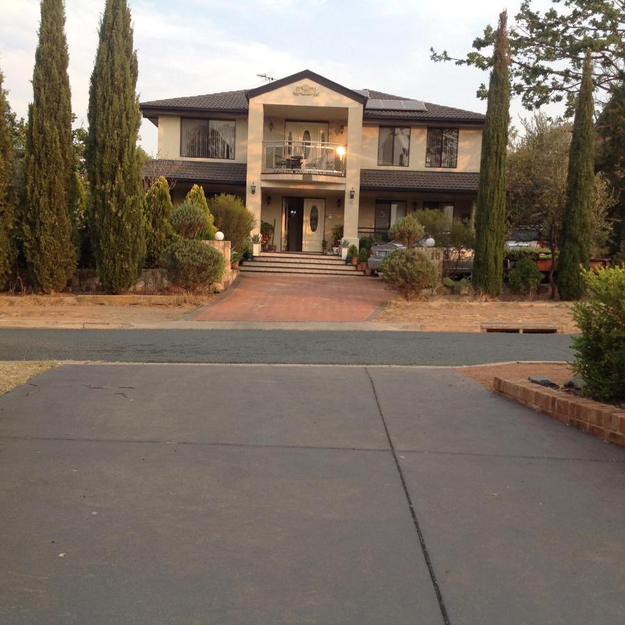 A Home Away From Home Canberra Bagian luar foto